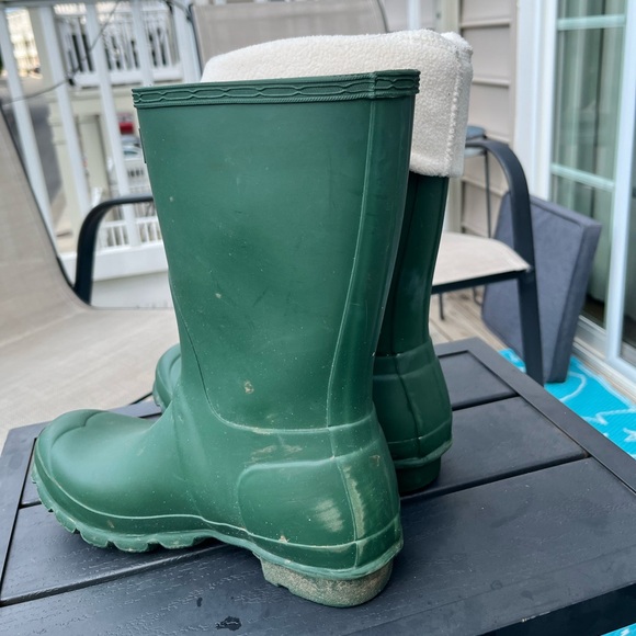 HUNTER original rain boots in hunter green, comes with boot socks!! Size W6 💚 - Picture 4 of 13